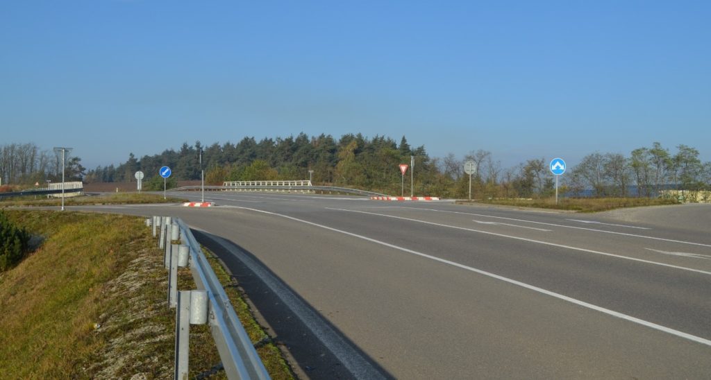 Napojení silnice II/360 s ulicí Třebíčskou ve Velkém Meziříčí – stav listopad 2016