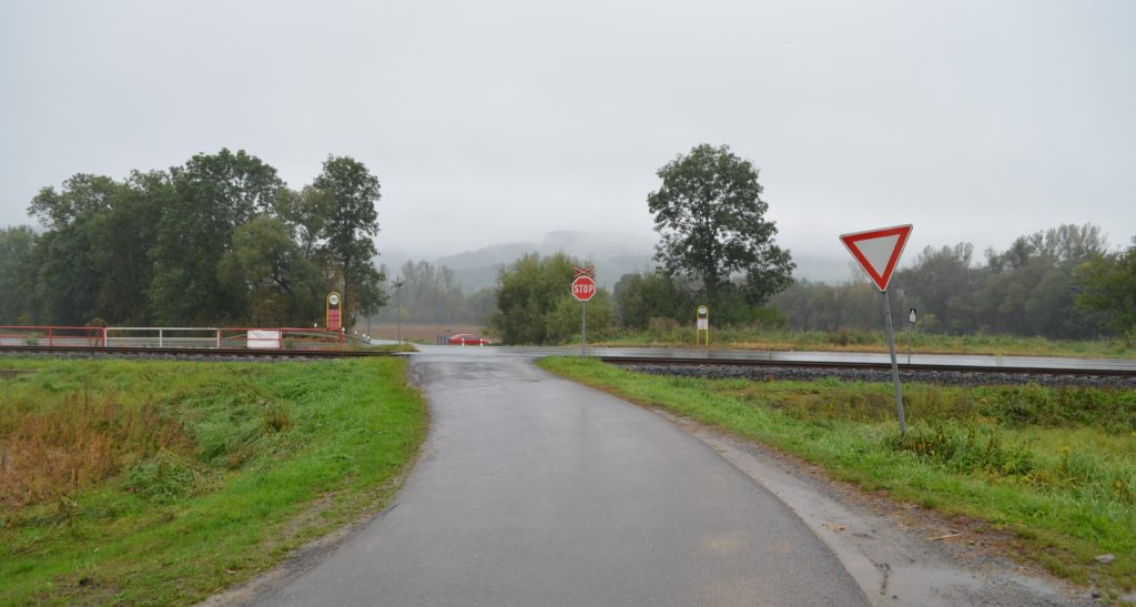 Křižovatka silnic I/35, III/01875 a místní komunikace u Zašové – stav říjen 2016
